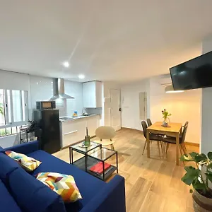 https://apartamento-enmedio.es-andalucia.com