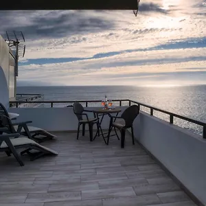 https://marina-pris.adeje-hotels.com